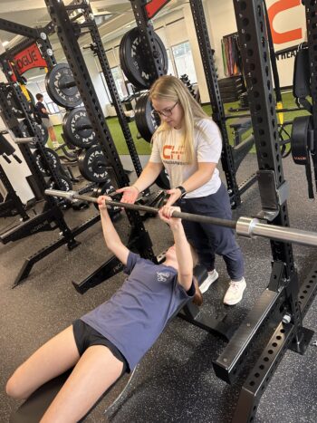 Sports Physical Therapy Tips: How to Bench Press Without Shoulder Pain